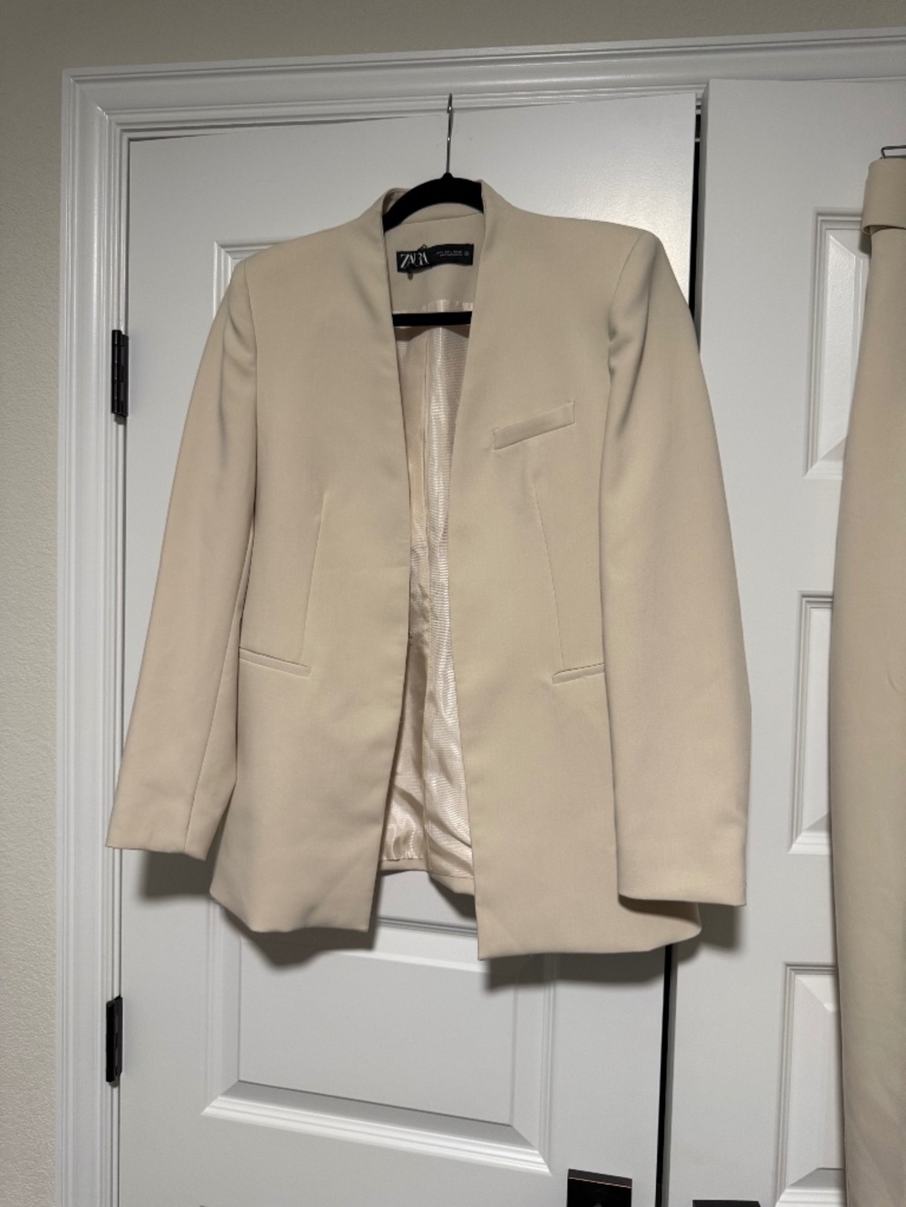 Zara Off White Blazer and matching Pants Zara Offwhite Suit